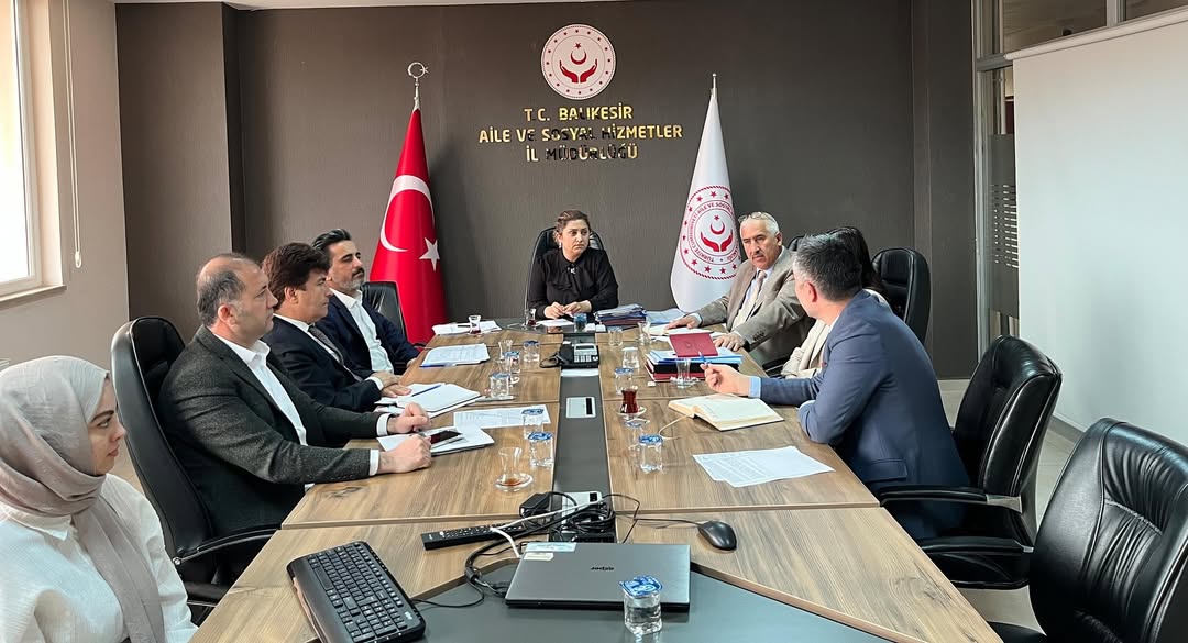  İl Müdürümüz Sayın Emine BÖÇKÜN, İl Müdür Yardımcılarımız, Koordinatör Avukatımız Sayın Filiz KARGALI, Şube Müdürlerimiz Sayın Emin DEDEBAŞ ve Sayın Vahap MİNEZ’in Katılımlarıyla Değerlendirme Toplantısı Gerçekleştirildi.