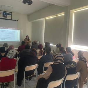 Gülşehir Halk Eğitim Merkezi kursiyerleri ve usta öğreticilerine Kadına Yönelik Şiddetle Mücadele ve Erken Yaşta Zorla Evliliklerle Mücadele eğitimi verildi - fotoğraf 1