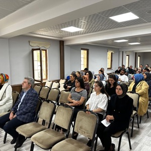 “2025 yılı Türkiye Aile Yılı Söyleşileri” kapsamında “Aile Eğitimi" Programı Düzenlendi - fotoğraf 1