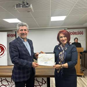 “2025 yılı Türkiye Aile Yılı Söyleşileri” kapsamında “Aile Eğitimi" Programı Düzenlendi - fotoğraf 3