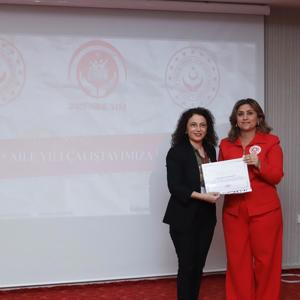 İl Müdürümüz Sayın Emine BÖÇKÜN; düzenlenen 2025 Aile Çalıştayı’mızda  Görev Alan Balıkesir Üniversitesi’nin Değerli Hocalarına Teşekkür Belgelerini Takdim Etti. - fotoğraf 4