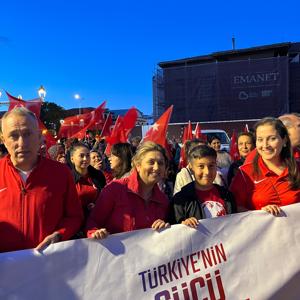 2025 #AileYılı kapsamında; İl Müdürümüz Sayın Emine BÖÇKÜN, 19 Mayıs Atatürk’ü Anma, Gençlik ve Spor Bayramı etkinlikleri çerçevesinde, Balıkesir Gençlik ve Spor İl Müdürlüğü tarafından düzenlenen “Fener Alayı” Yürüyüşüne Katılım Sağladı. - fotoğraf 3