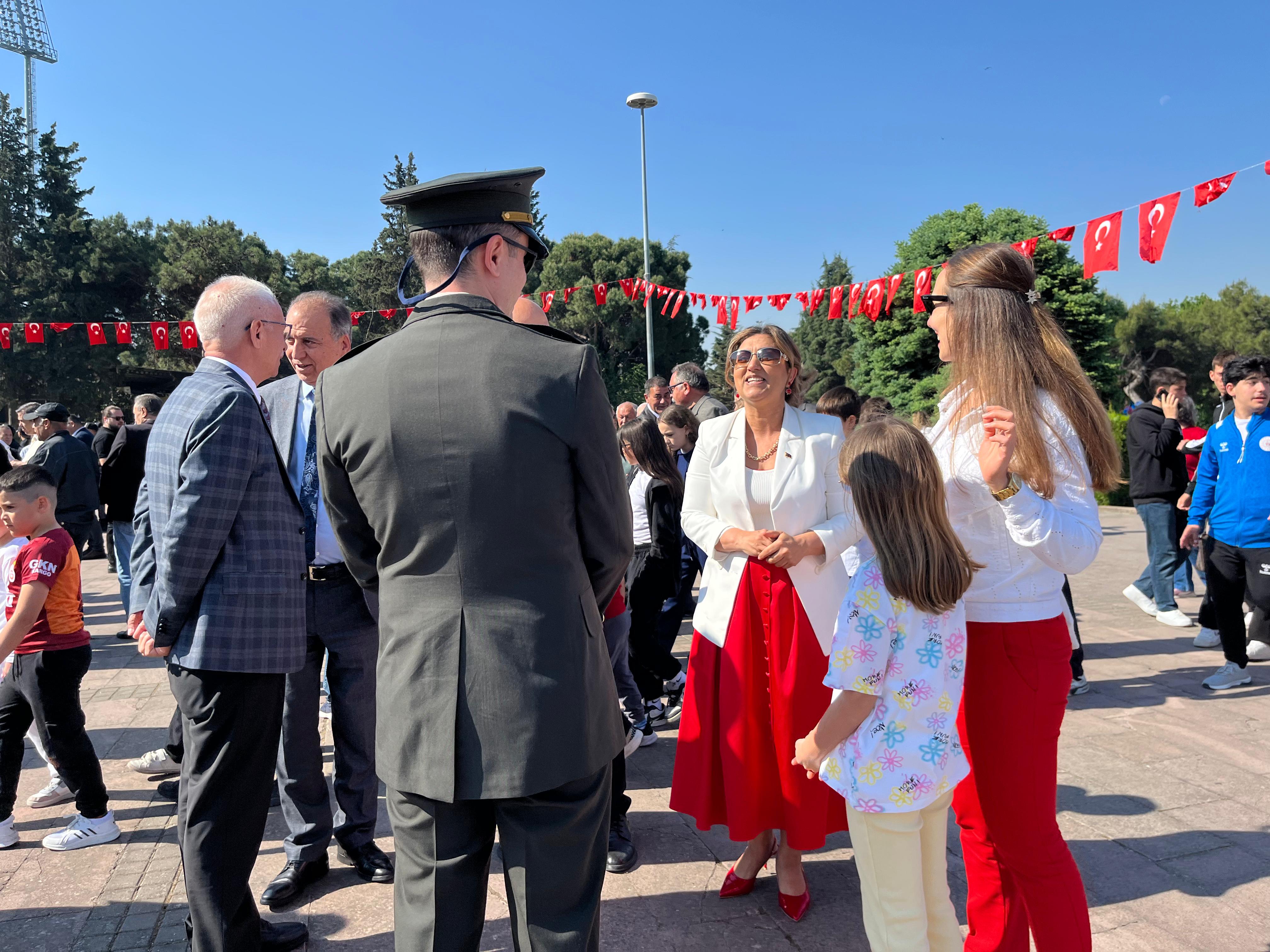 Valimiz Sayın İsmail USTAOĞLU, İl Protokolünün Saygıdeğer Üyeleri ve İl Müdürümüz Sayın Emine BÖÇKÜN, Balıkesir Gençlik ve Spor İl Müdürlüğü koordinesinde düzenlenen 19 Mayıs Atatürk’ü Anma, Gençlik ve Spor Bayramı kutlamalarına Katılım Sağladı.