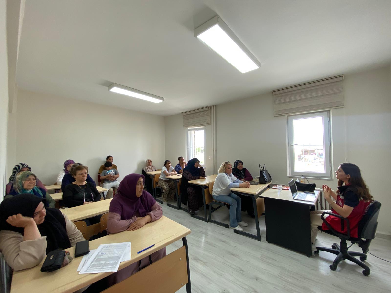 Kadına Yönelik Şiddetle Mücadele ve Erken Yaşta ve Zorla Evliliklerle Mücadele Eğitimleri Verildi.