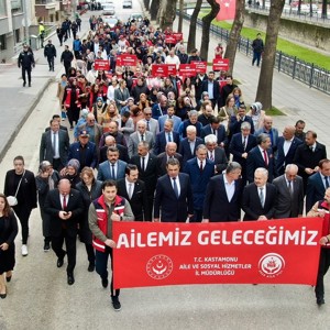 ‘En Büyük Ailemiz Türkiye’miz ve Ailemiz Geleceğimiz‘ Temalı Kortej Yürüyüşü Düzenlendi - fotoğraf 4