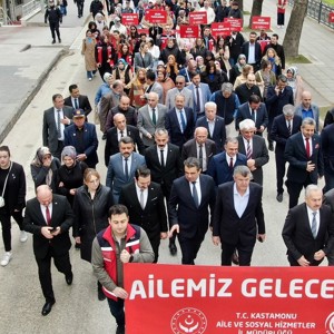 ‘En Büyük Ailemiz Türkiye’miz ve Ailemiz Geleceğimiz‘ Temalı Kortej Yürüyüşü Düzenlendi - fotoğraf 6