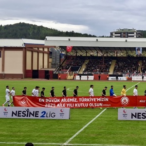 AileYılı kapsamında GMG Kastamonuspor - Altınordu FK müsabakasında Futbolcular Tarafından Pankart Açıldı - fotoğraf 4