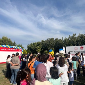 ADANA’DA AİLE FESTİVALİ: ‘BİZ BÜYÜK BİR AİLEYİZ’ SLOGANIYLA NESİLLER BULUŞTU - fotoğraf 3