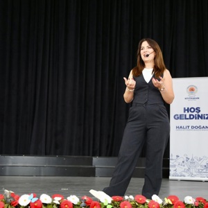 Yazar Dilek Cesur, “Rota Yeniden Oluşturuluyor” Söyleşisiyle Çarşamba ve Bafra'da Ailelerle Buluştu - fotoğraf 1