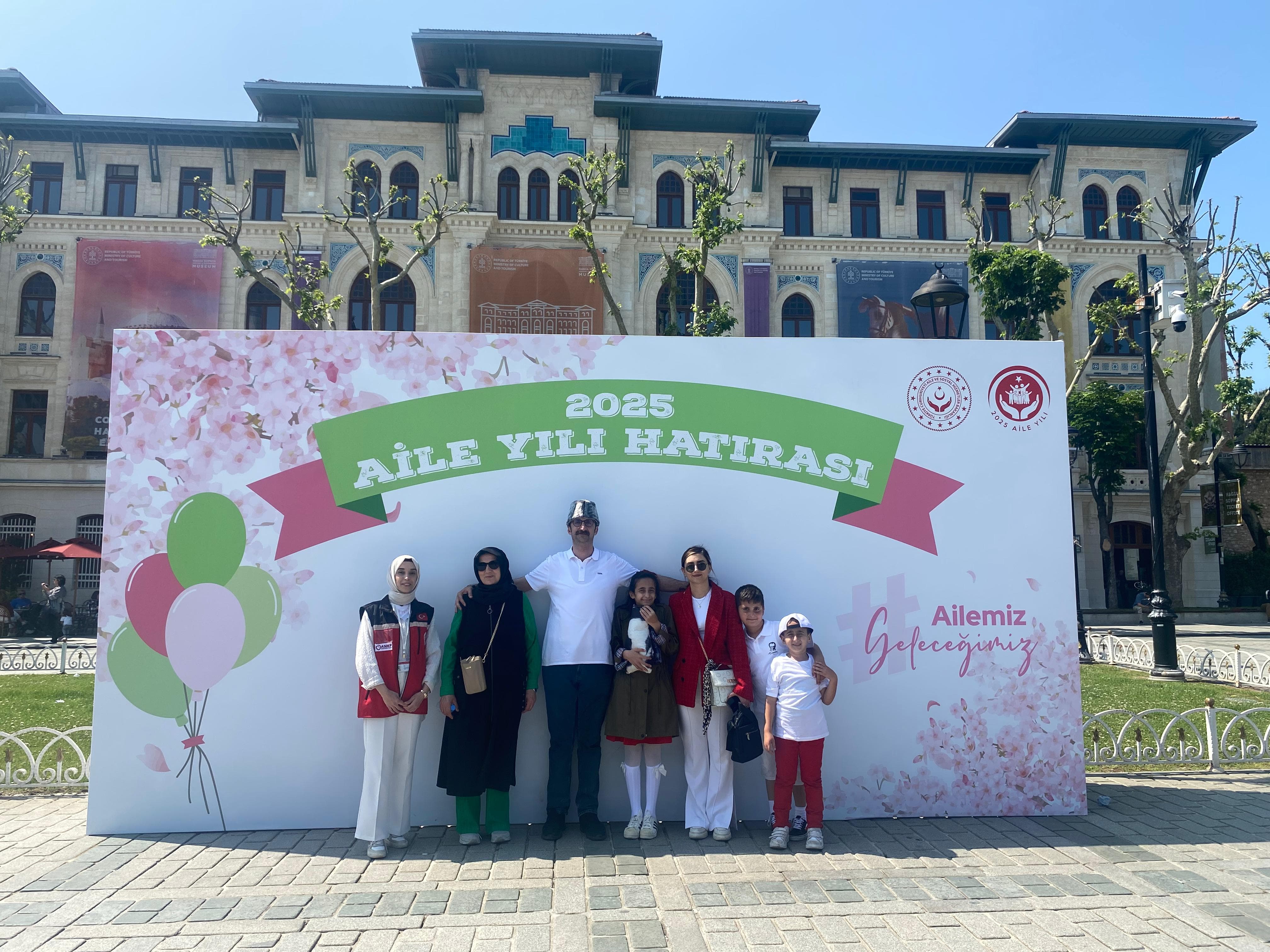 2025 Aile Yılı Kapsamında Hatıra Backdropları ve Mobil Sosyal Hizmet Sunumu ile Bilgilendirmeye Devam Ediyoruz