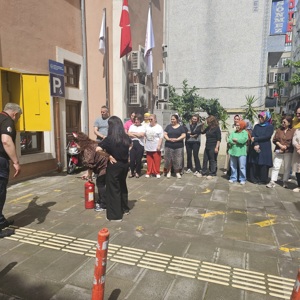 İl Müdürlüğü Personeline Yönelik Yangın Tatbikatı Eğitimi Gerçekleştirildi - fotoğraf 6