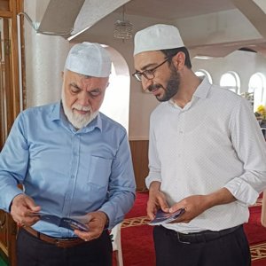 Merkez Camilerimizde Kadına Yönelik Şiddet ile Mücadele tanıtım afişlerimiz asılarak cami cemaatine  broşür dağıtıldı. - fotoğraf 4