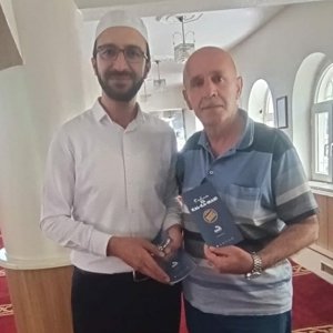 Merkez Camilerimizde Kadına Yönelik Şiddet ile Mücadele tanıtım afişlerimiz asılarak cami cemaatine  broşür dağıtıldı. - fotoğraf 2