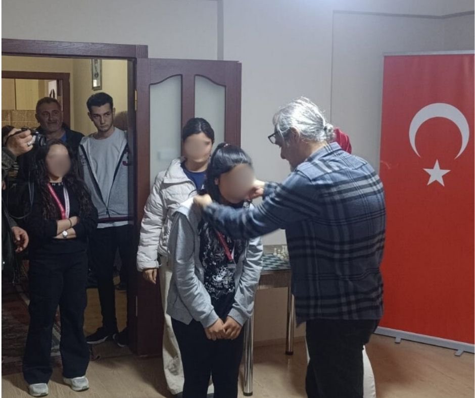 Kuruluşumuzda koruma ve bakım altında bulunan kızımız, Çocuk Hizmetleri Genel Müdürlüğü tarafından düzenlenen 9. Türkiye Satranç Şampiyonası grup müsabakalarında bölge ikincisi olarak bizleri gururlandırmıştır.