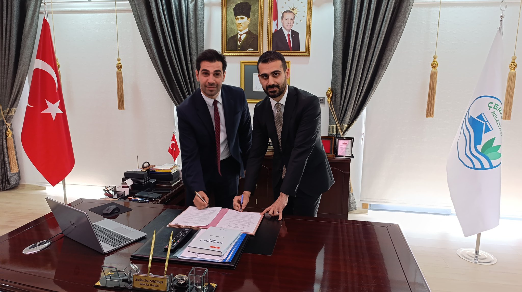   Çemişgezek Belediyesi Aile Yılı'nda 'biz de varız' dedi. Müdürlüğümüzle yapılan protokol çerçevesinde, “Arılar Bal Yapıyor Gençler Yuva Yapıyor” projesi hayata geçirildi.