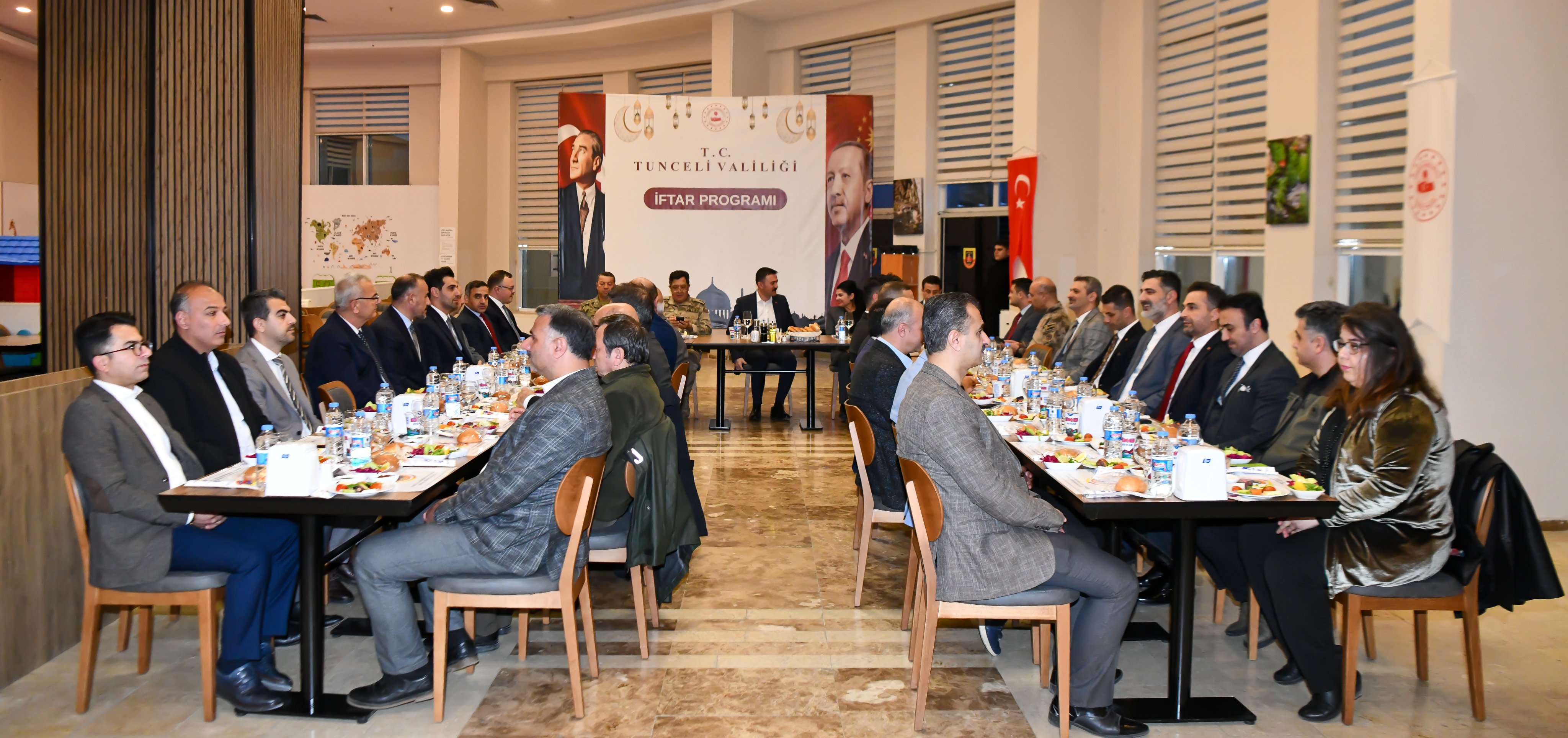 Valimiz Sayın Bülent TEKBIYIKOĞLU , ilimizde görev yapan kurum müdürleriyle iftar programında bir araya geldi.