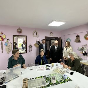 2025 Aile Yılı kapsamında, Bakanlığımız Çocuk Hizmetleri Genel Müdürlüğü Daire Başkanı Sn. İbrahim Kürşat ERGÜT, Aile Destek Merkezi, Özel Tunceli Final Kreş ve Gündüz Bakımevi, Özel Kreşendo Kreş ve Gündüz Bakımevi’ni ziyarette bulundular. - fotoğraf 2