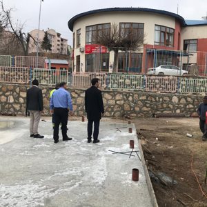 İl Müdürümüz Hüseyin Okan, Bedri Es Bakım Rehabilitasyon ve Aile Danışma Merkezi’ne denetimlerde bulunmuş olup ayrıca yapım aşamasında bulunan futbol sahasını yerinde incelemiştir.  - fotoğraf 1