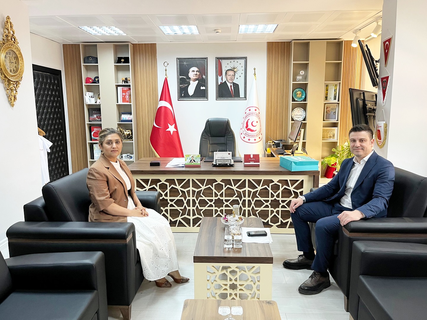 Uludağ Elektrik Dağıtım A.Ş. İşletme Müdürü Sayın Barış Can TOYGUN, İl Müdürümüz Sayın Emine BÖÇKÜN’e Makamında Ziyaret Gerçekleştirdi.