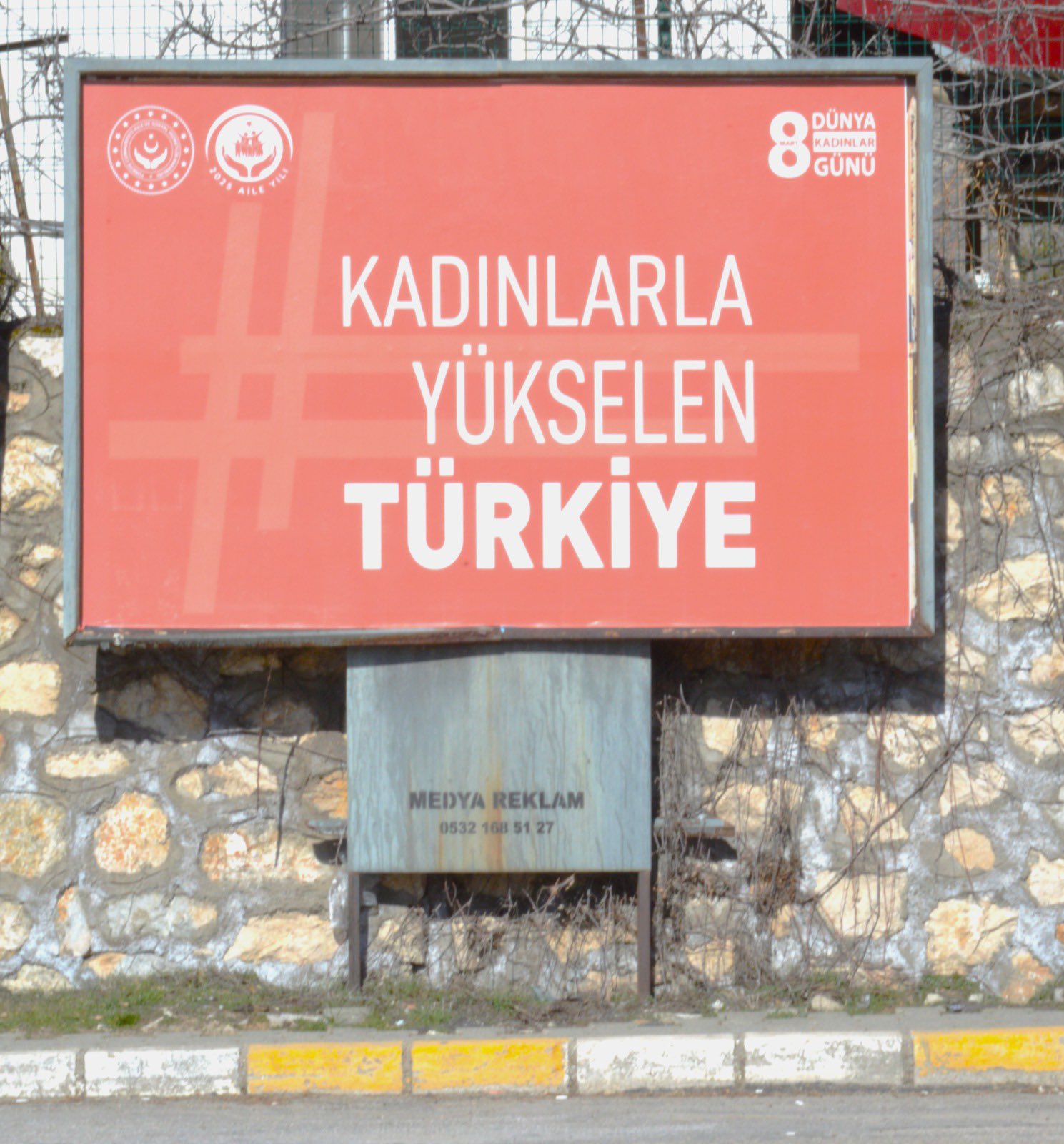 8 Mart Dünya Kadınlar Günü dolayısıyla, kadınların toplumdaki yeri ve önemini vurgulamak amacıyla ilimizin dört bir yanına “Kadınlarla Yükselen Türkiye” temalı billboardlar asılmıştır. 