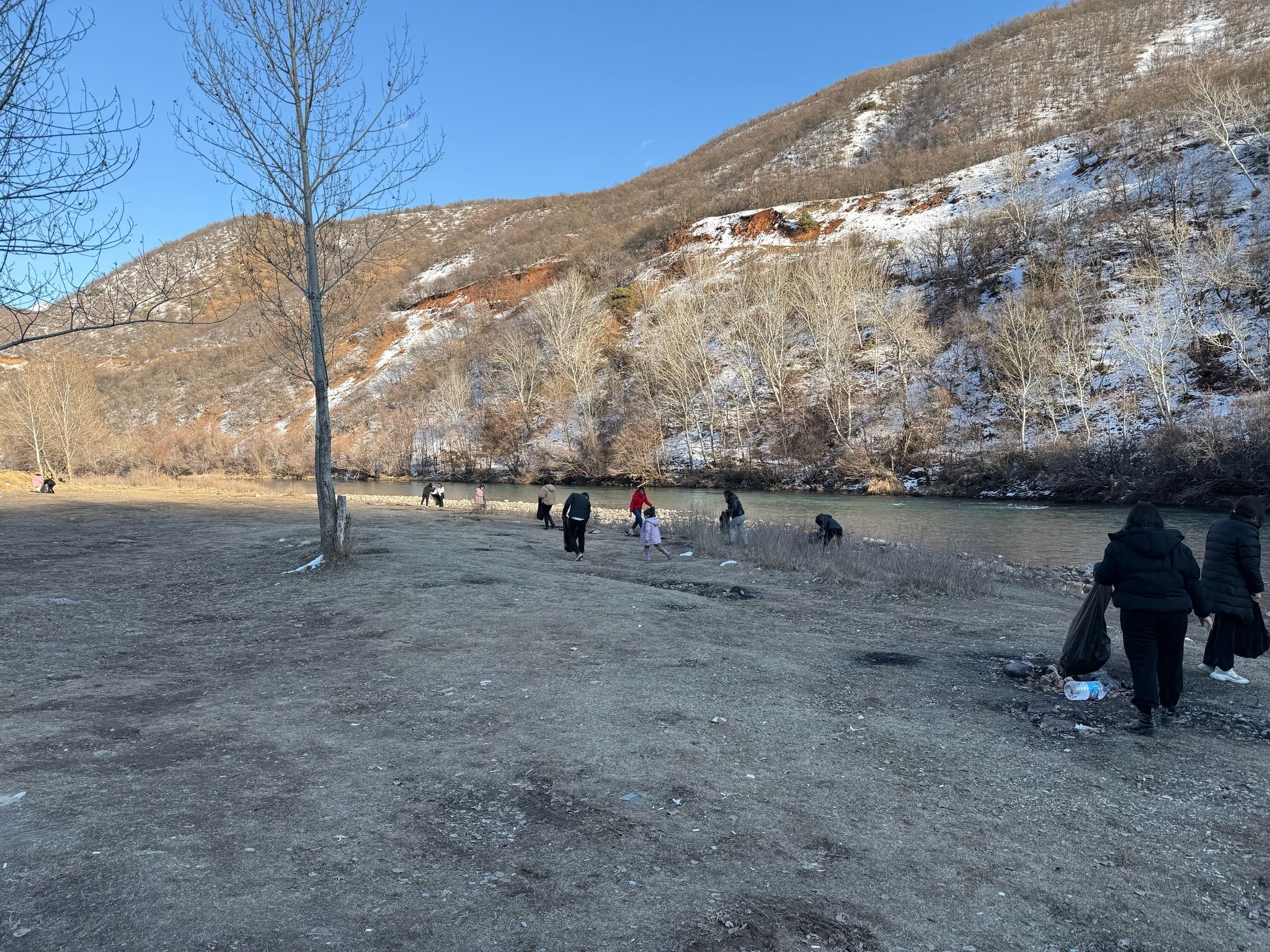 Müdürlüğümüzce koruma ve bakım altında bulunan çocuklarımızla birlikte, sosyal sorumluluk bilincini kazandırmak ve geliştirmek amacıyla Munzur Vadisi Milli Parkı’nda çevre temizliği etkinliği gerçekleştirilmiştir.