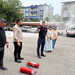 İl Müdürlüğü Personeline Yönelik Yangın Tatbikatı Eğitimi Gerçekleştirildi - fotoğraf 9