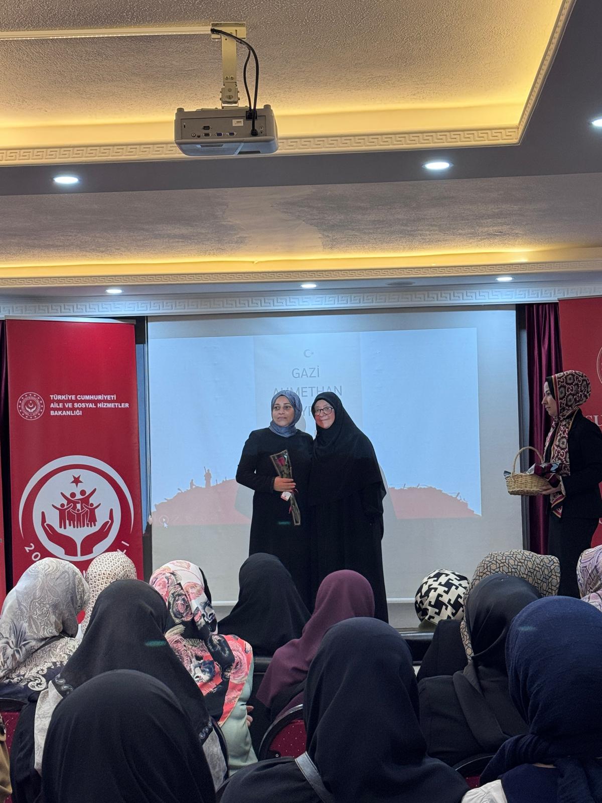 2025 Aile Yılı: “Ailemiz Geleceğimiz, Ailemiz Değerlerimiz” ile Şehitlerimizi ve Gazilerimizi Anma Programı Gerçekleşmiştir.