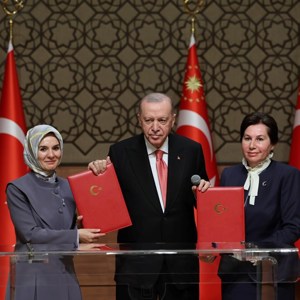 Aile ve Sosyal Hizmetler Bakanlığı ile Kamu Görevlileri Etik Kurulu arasında "Etik Eğitimi ve Etik Eğiticisi Yetiştirilmesi İşbirliği Protokolü" imzalandı - fotoğraf 1