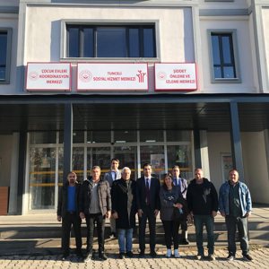 İl Müdürümüz Hüseyin Okan, merkez mahalle muhtarlarını makamında ağırlayarak,  Aile Yılı kapsamında yapılacak etkinlikler için bilgi alışverişinde bulunulmuştur. - fotoğraf 1
