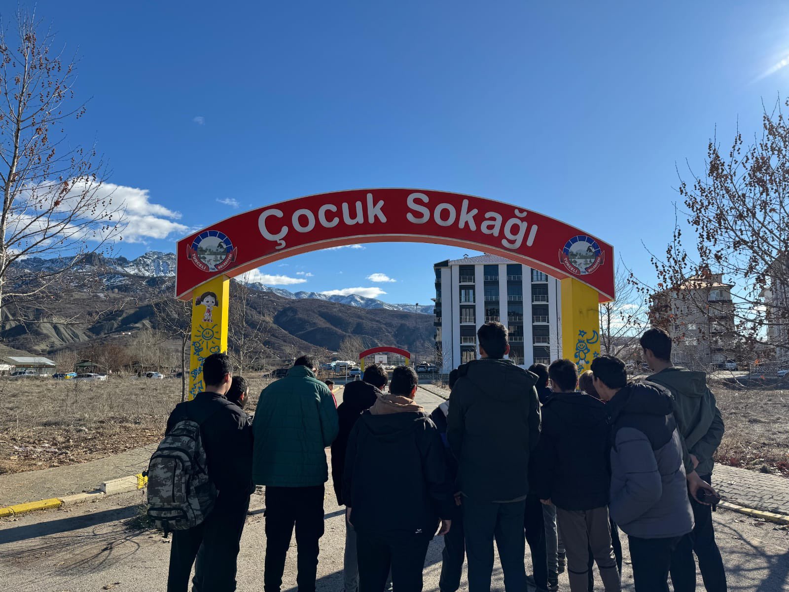 Bedri Es Bakım Rehabilitasyon ve Aile Danışma Merkezi’nde kalan engelli çocuklarımızla 15 Temmuz Şehitler Parkı’nda yürüyüş etkinliği gerçekleştirilmiştir.