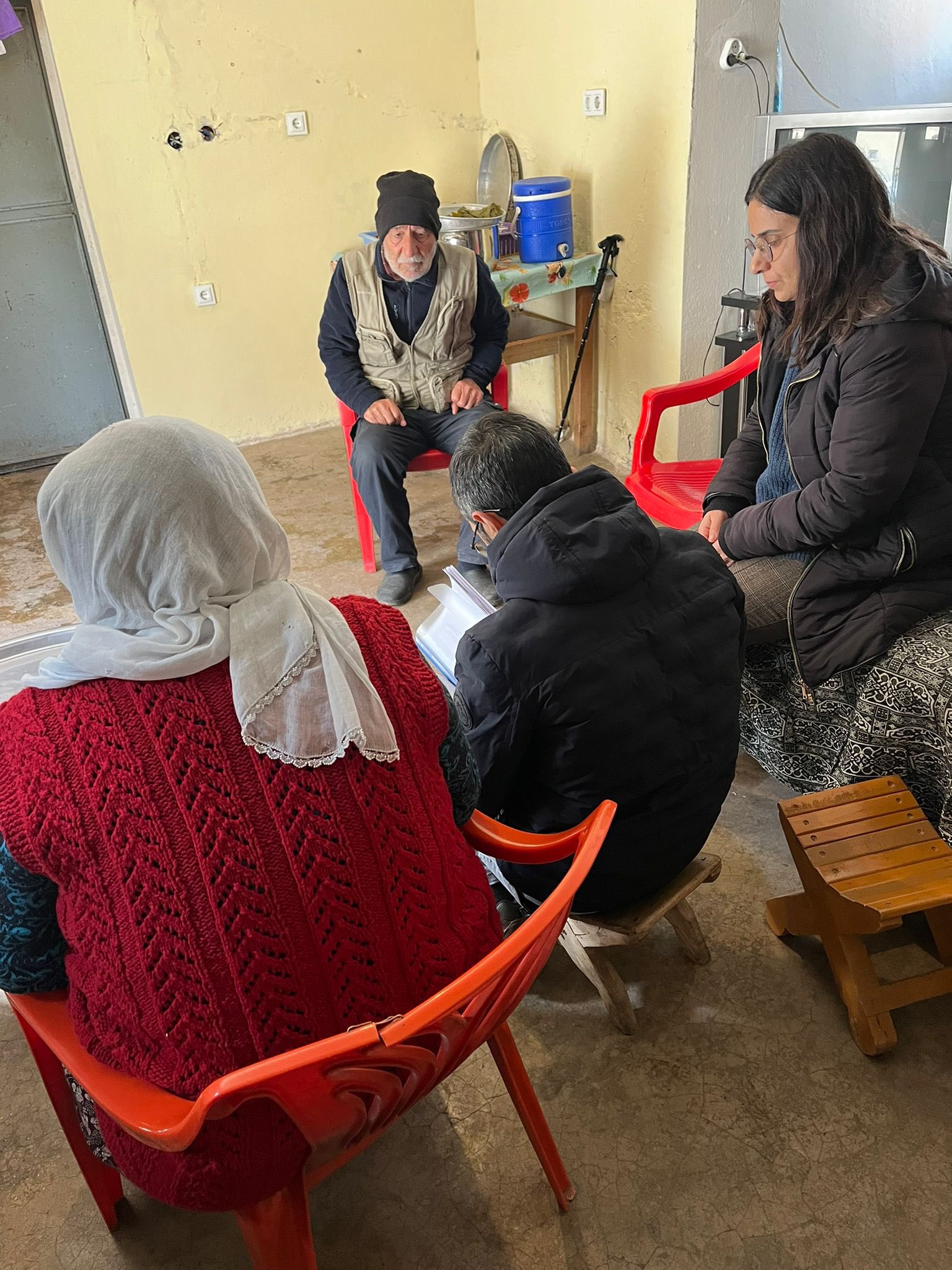 Tunceli Sosyal Hizmet Merkezi Müdürlüğü tarafından Ovacık ilçesinde ikamet eden, evde bakım hizmetinden faydalanmak isteyen ailelerin hane ziyaretleri gerçekleştirildi. 