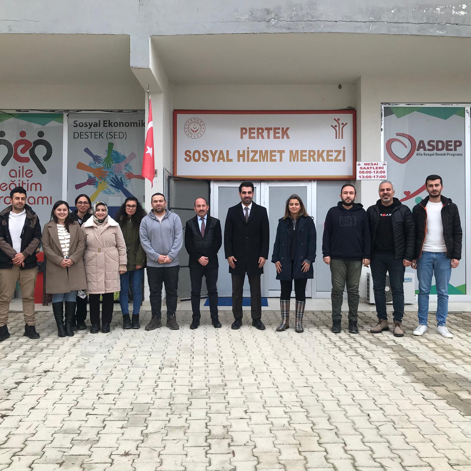 İl Müdürümüz Hüseyin Okan, Pertek Sosyal Hizmet Merkez Müdürlüğü’nü ziyaret ederek, iş ve işlemler hakkında bilgiler edinmiştir.