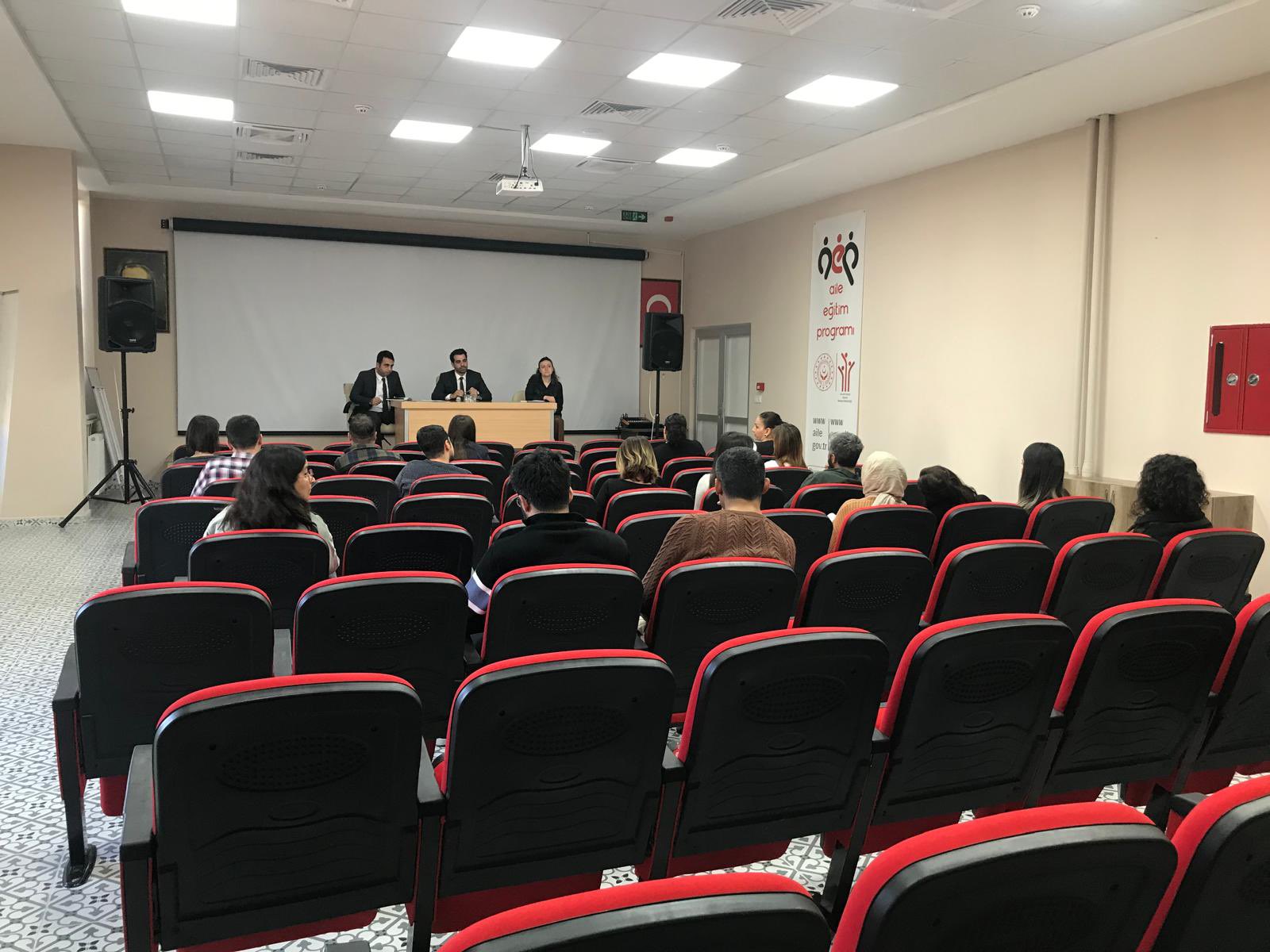 İl Müdürümüz başkanlığında, Sosyal Hizmet Merkezi, Bedri Es Bakım Rehabilitasyon ve Aile Danışma Merkezi ve TOKİ Huzurevi meslek elemanlarıyla aylık toplantı gerçekleştirilmiştir.