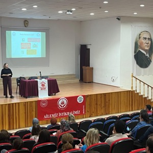 Aile Yılında “Koruyucu Aile Hizmeti Tanıtımı” ile “Akran Zorbalığı” ve “Engelli Bireylerin Hakları” konulu eğitimler düzenlendi. - fotoğraf 2