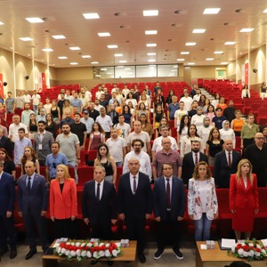 TOPLUMUN TEMEL TAŞI: AİLE PANELİ, FARKLI DİSİPLİNLERDEN UZMANLARLA ELE ALINDI - fotoğraf 2
