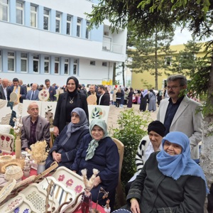 Ladik Huzurevi’nde El Emeği Sergisi Ziyaretçilerle Buluştu - fotoğraf 2