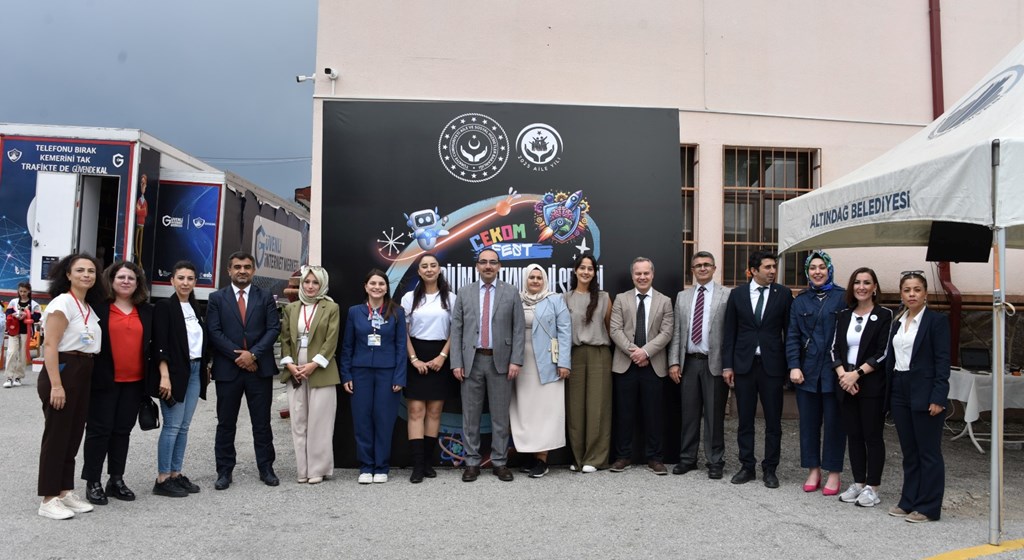 ÇEKOM Fest Bilim ve Teknoloji Şenliği Çocuklarla Bilimi Buluşturdu