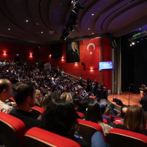 Bakanımız Göktaş "Disiplinlerarası Bir Yaklaşımla Ailenin Halleri Sempozyumu"nda konuştu - fotoğraf 3