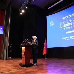 Bakanımız Göktaş "Disiplinlerarası Bir Yaklaşımla Ailenin Halleri Sempozyumu"nda konuştu - fotoğraf 2