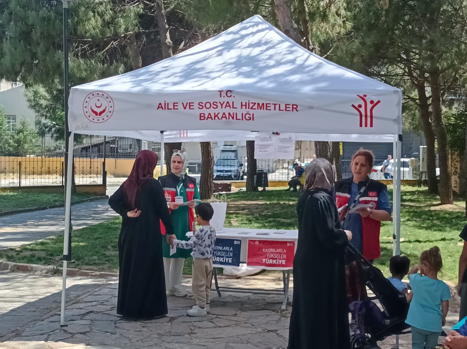 Mobil Sosyal Hizmet Noktalarında Koruyucu ve Önleyici Hizmetlerle Farkındalık Çalışmaları Gerçekleştirişmiştir