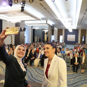 Bakanımız Göktaş, Gönül Elçileri ile Koruyucu Aile Farkındalık Programı'nda bir araya geldi - fotoğraf 4