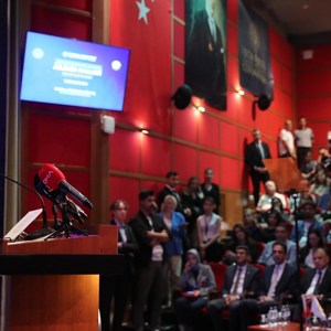 Bakanımız Göktaş "Disiplinlerarası Bir Yaklaşımla Ailenin Halleri Sempozyumu"nda konuştu - fotoğraf 1
