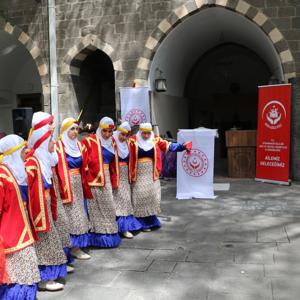 Özel Gereksinimli Bireylerimiz İle Koro, Şiir ve Folklor Etkinliğimizi Gerçekleştirdik. - fotoğraf 4