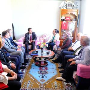 Sayın Valimiz Tülay Baydar BİLGİHAN ve İl Müdürümüz Mustafa ÇAKIR; İlçe Ziyaretleri Kapsamında Gazilerimizi Ziyaret Etti - fotoğraf 3