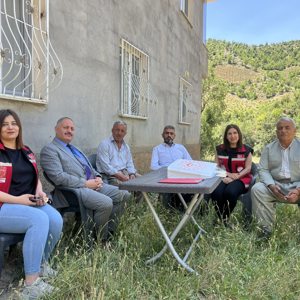 İl Müdürümüz Salih KAYA Uludere İlçesindeki Şehit aileleri ve Gazileri Ziyaret etti - fotoğraf 3