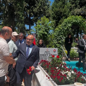 2025 #AileYılı kapsamında; Kurban Bayramı vesilesiyle Valimiz Sayın İsmail USTAOĞLU,İl Protokolümüzün Saygıdeğer Üyeleri ve İl Müdürümüz Sayın Emine BÖÇKÜN ile birlikte Aziz Şehitlerimizi Dualarla Anmak üzere Balıkesir Şehitliği’ne Ziyaret Gerçekleştirdi. - fotoğraf 2