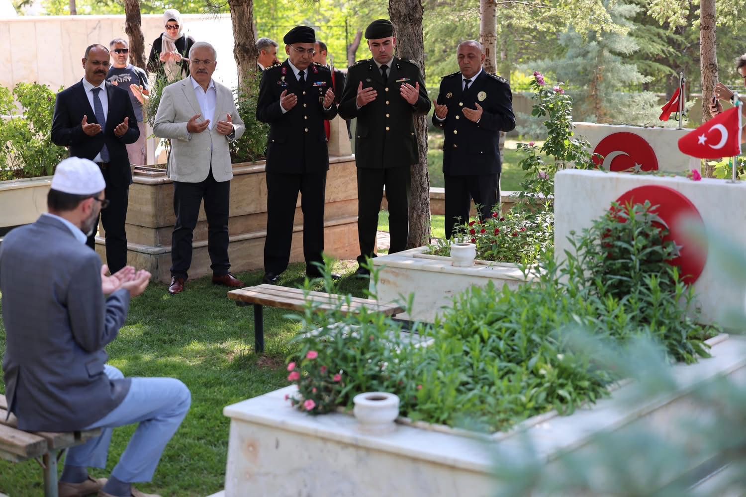 Şehitlerimizin Aziz Hatırasına… - fotoğraf 6