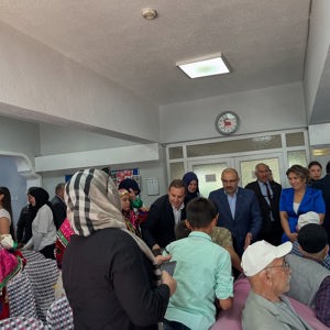 2025 #AileYılı kapsamında; Kurban Bayramı vesilesiyle, Valimiz Sayın İsmail USTAOĞLU, İl Protokolünüzün Saygıdeğer Üyeleri ve beraberinde İl Müdürümüz Sayın Emine BÖÇKÜN, Balıkesir Yaşlı Bakım ve Rehabilitasyon Merkezi Müdürlüğümüzdeki Sakinlerimiz ile Bayramlaştı. - fotoğraf 2