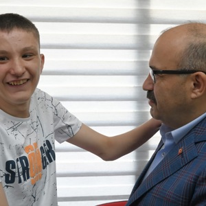 Kurban Bayramı vesilesiyle, Valimiz Sayın İsmail USTAOĞLU ve beraberinde İl Müdürümüz Sayın Emine BÖÇKÜN, Ayten Burhan Erdayı Çocukevleri Sitesi Merkezi Müdürlüğümüzdeki Çocuklarımız ile Bayramlaştı. - fotoğraf 5