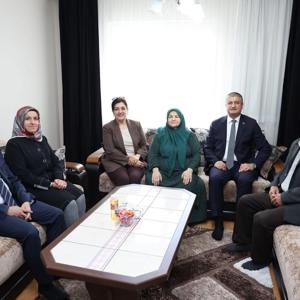 Valimiz Sayın Mustafa Yavuz ve Eşi Süreyya Yavuz Hanımefendi'den Anlamlı Ziyaret. - fotoğraf 1